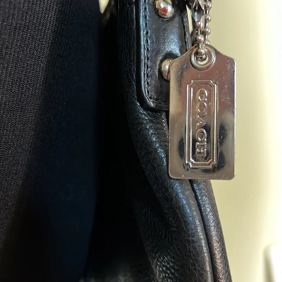 Authentic Coach Black Leather Messenger Crossbody Bag - Picture 3 of 9